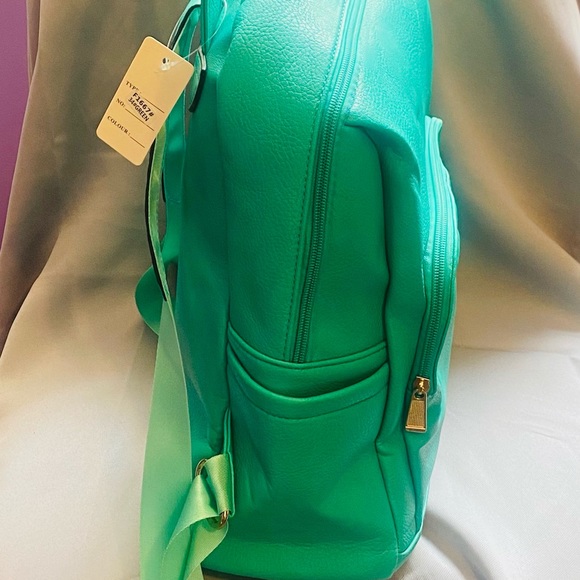 Green backpack medium size good for school - Picture 8 of 8